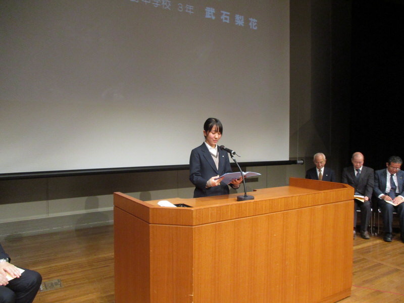 2017-12-11-01.JPG#asset:301